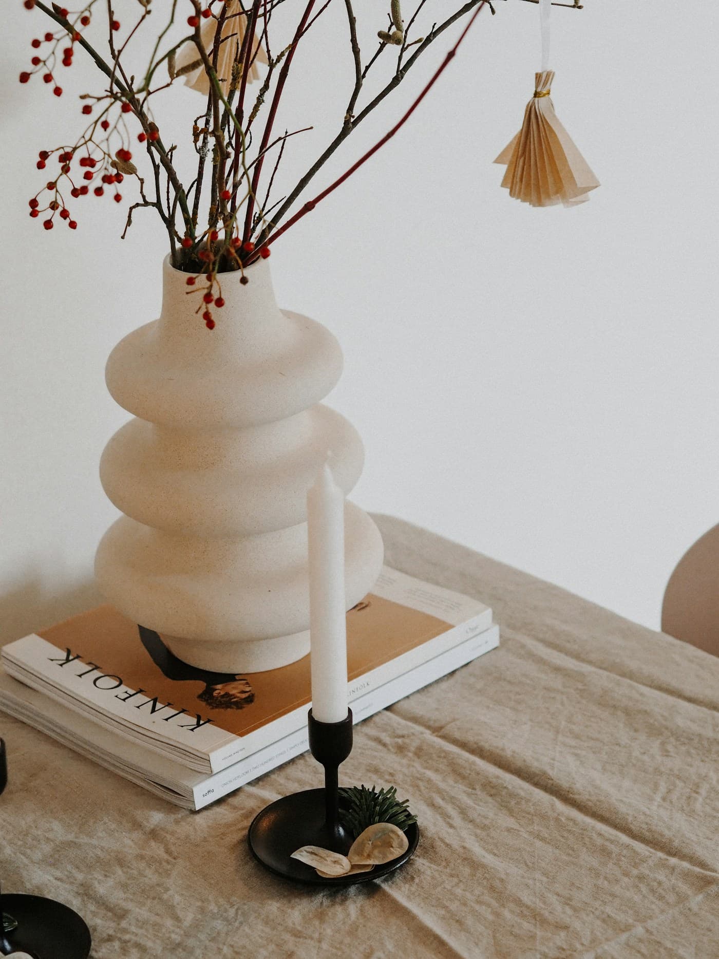 Style inspiration for the quietly sculptural vase